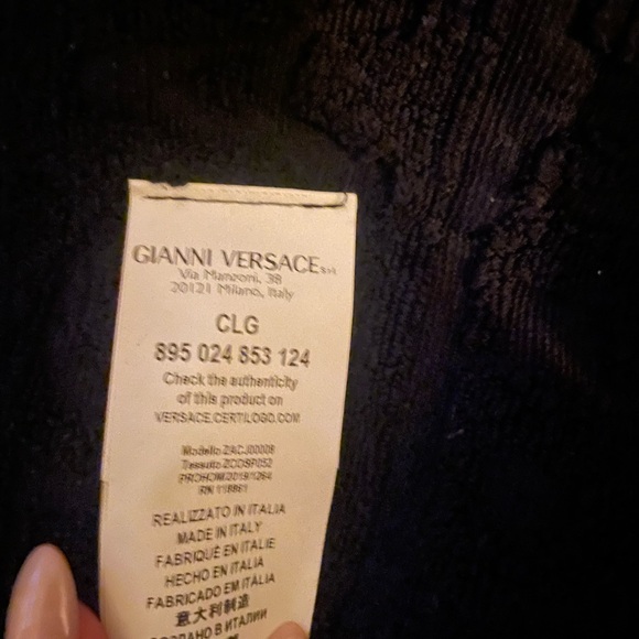 New Versace robe with box. WO tags. - Picture 6 of 7